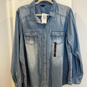 Torrid Taylor Medium Wash Denim‎ Chambray Button-Down Shirt 1X or 14/16 Chamber